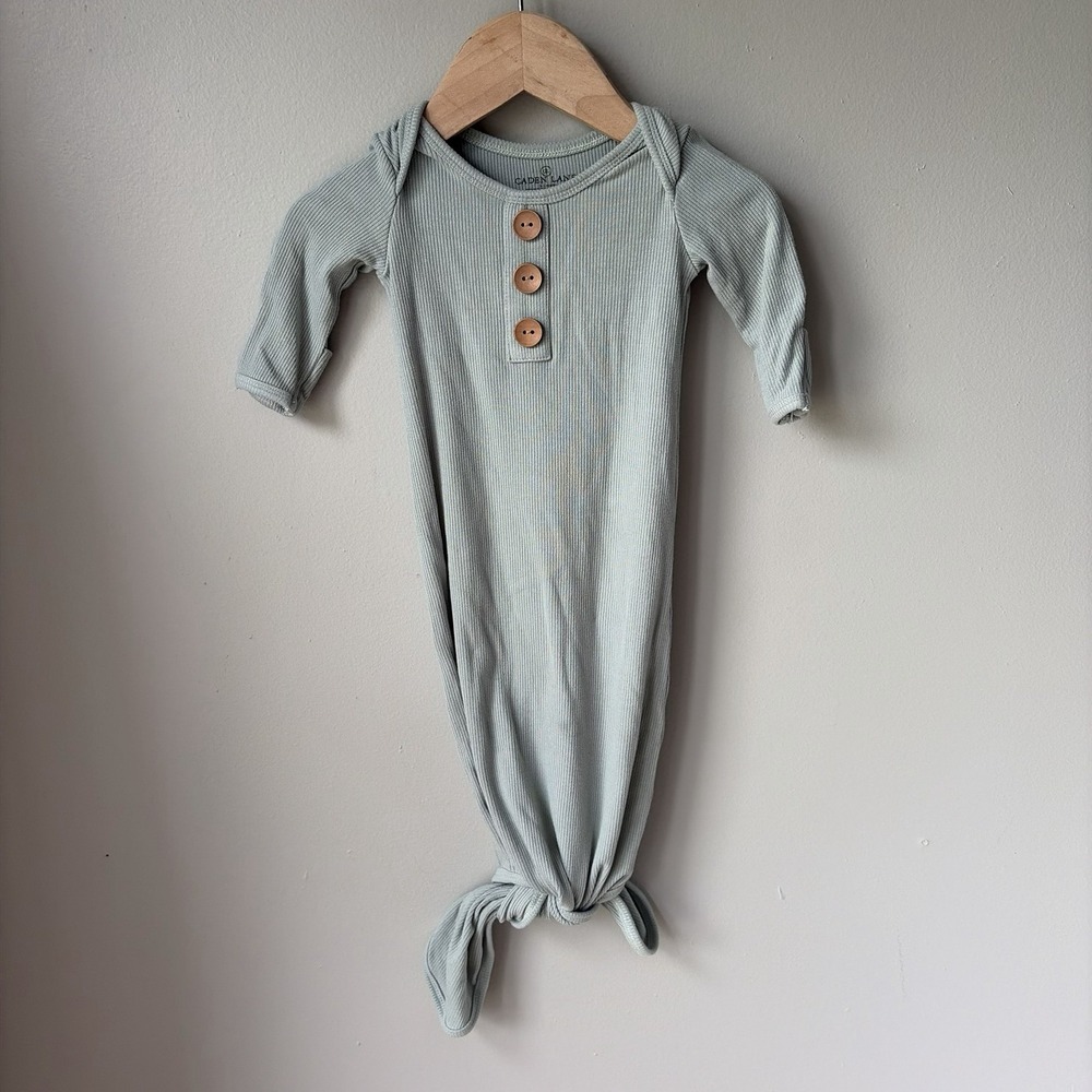 Caden Lane‎ Bamboo Welcome Home Ribbed Knotted Gown & Hat Gray/blue Size 0-3